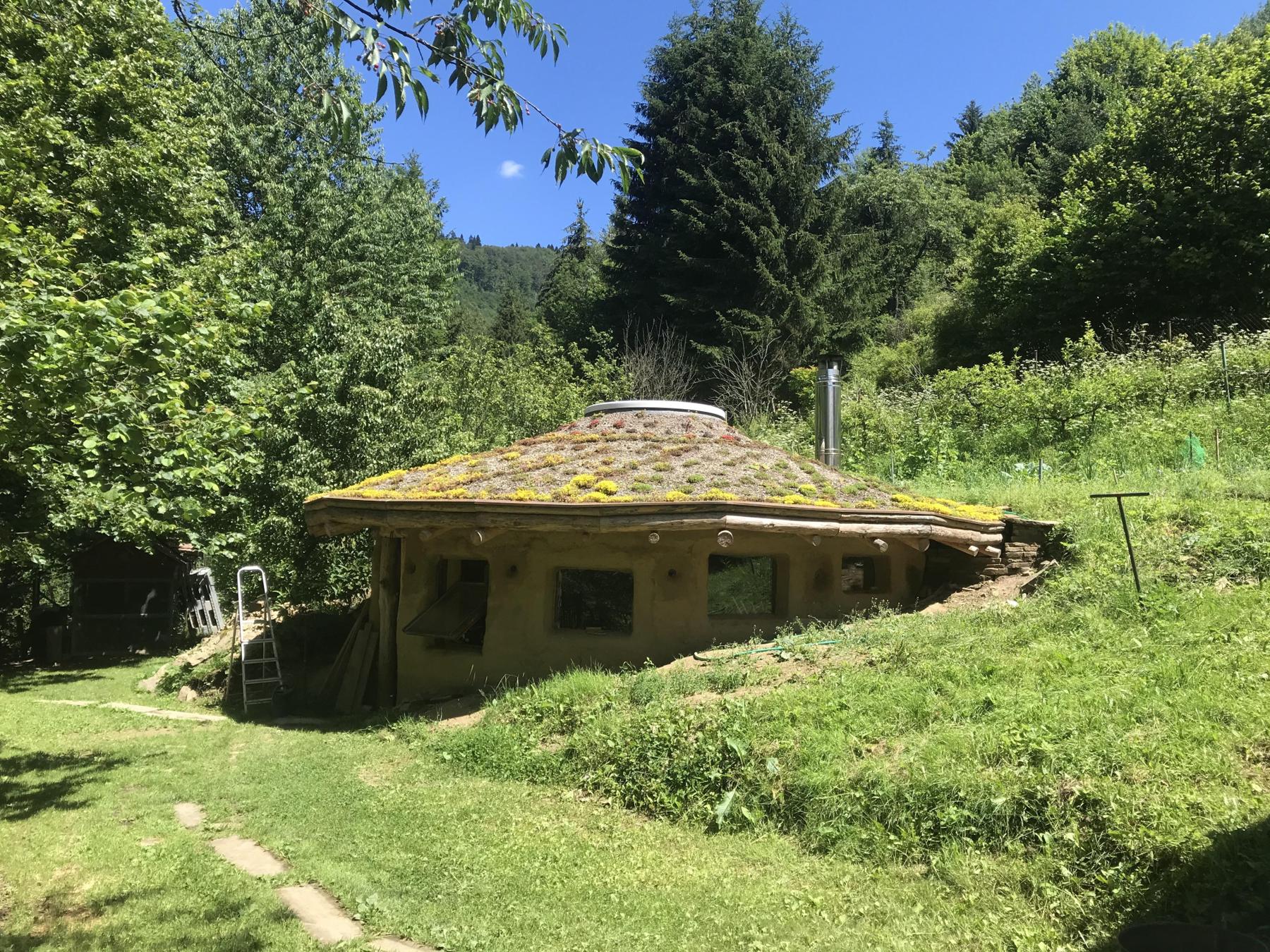 Earthbag domček - hobiťák – ubytovanie v prírode Lazy pod Makytou